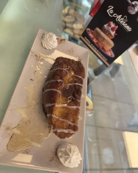 Bollería casera recién horneada en La Artesana, Parla