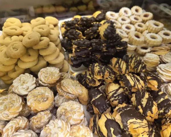 Bollería casera recién horneada en La Artesana, Parla