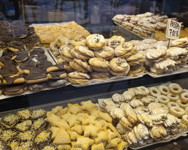Desayunos artesanales en Pastelería La Artesana, Parla