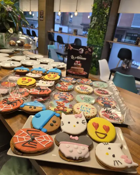 Desayunos artesanales en Pastelería La Artesana, Parla