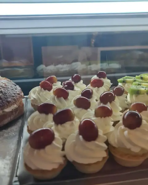 Meriendas dulces en Pastelería La Artesana, Parla