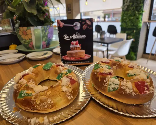 Meriendas dulces en Pastelería La Artesana, Parla
