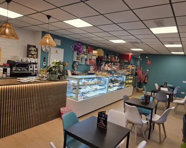 Meriendas dulces en Pastelería La Artesana, Parla