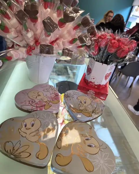 Meriendas dulces en Pastelería La Artesana, Parla