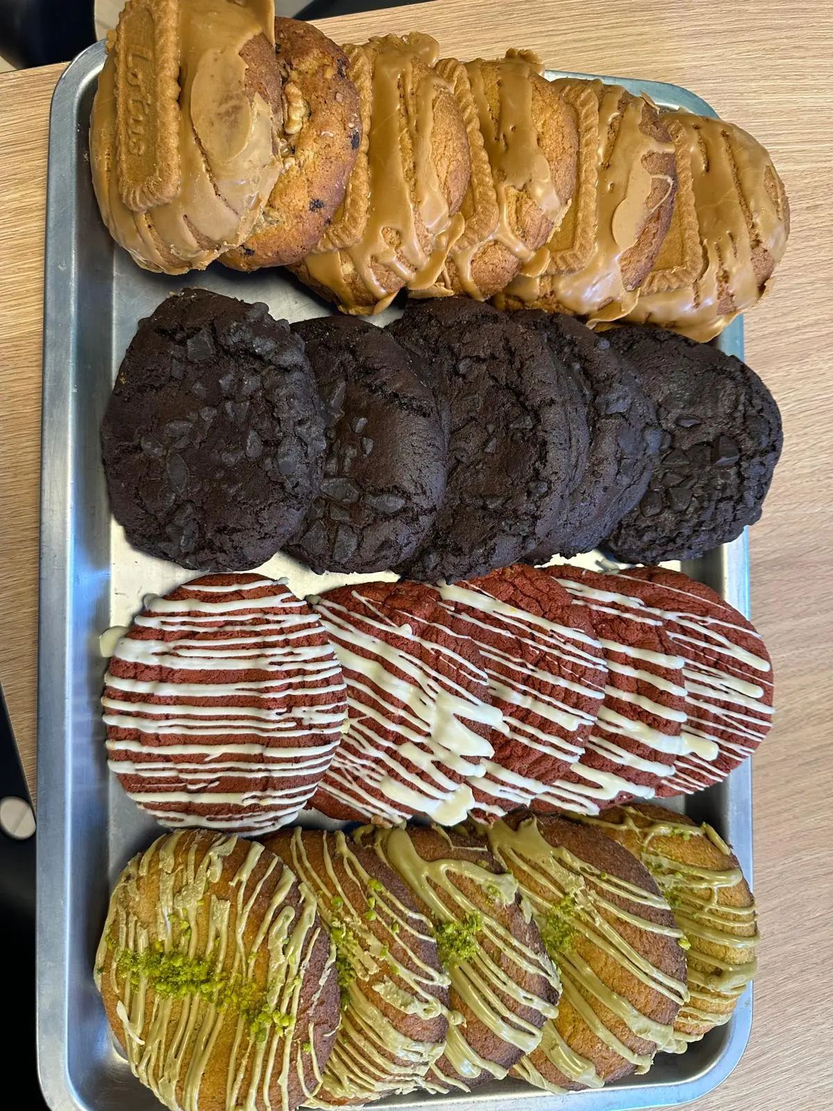 Surtido de cookies artesanales de Red Velvet, pistacho, Lotus y chocolate negro