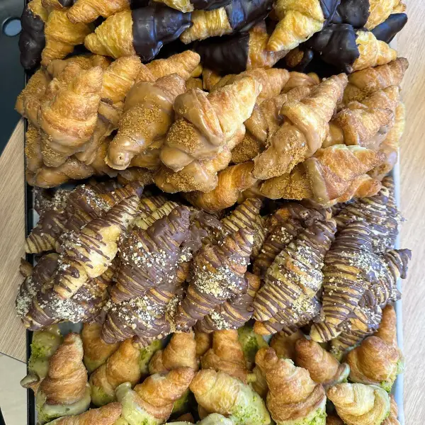 Parleños, croissants variados caseros en La Artesana, Parla