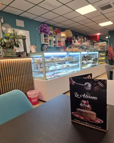 Regalos dulces y packs sorpresa en La Artesana, Parla