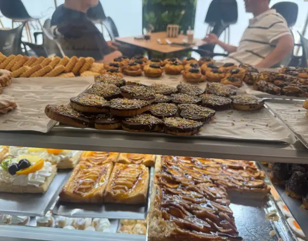Tartaletas de chocolate y manzana en La Artesana, Parla