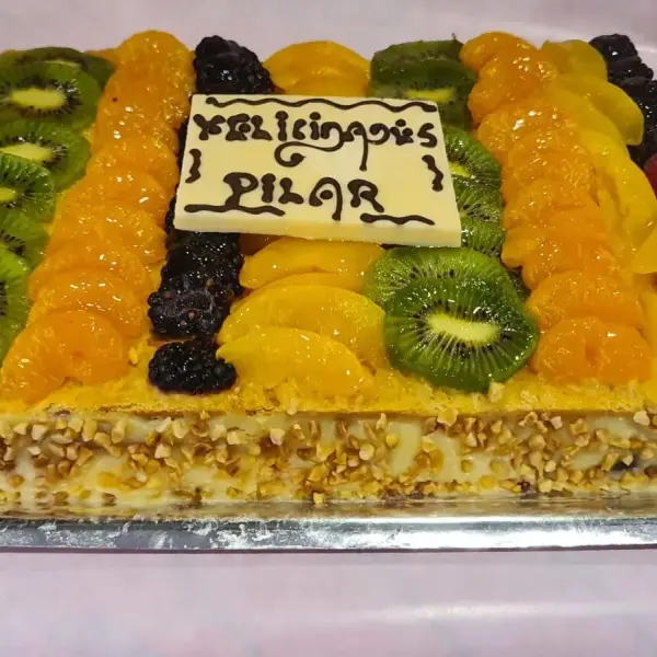 Tarta personalizada de frutas y crema para Pilar, La Artesana Parla
