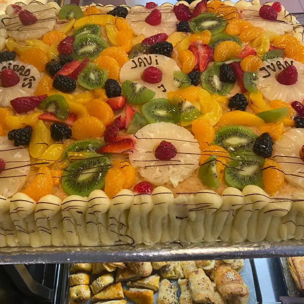 Tarta grande de frutas para eventos, La Artesana Parla