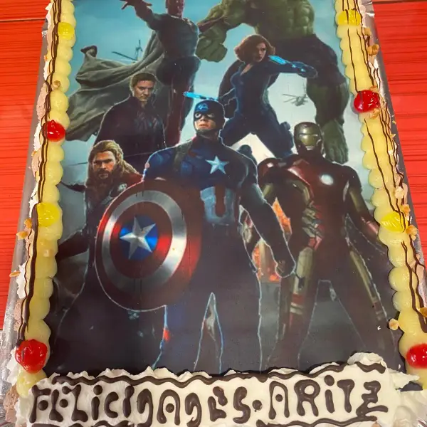 Tarta infantil de los Vengadores para Aritz, La Artesana Parla